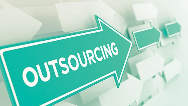 Outsource là gì? 4 Lợi ích và 2 rủi ro  khi sử dụng Outsource